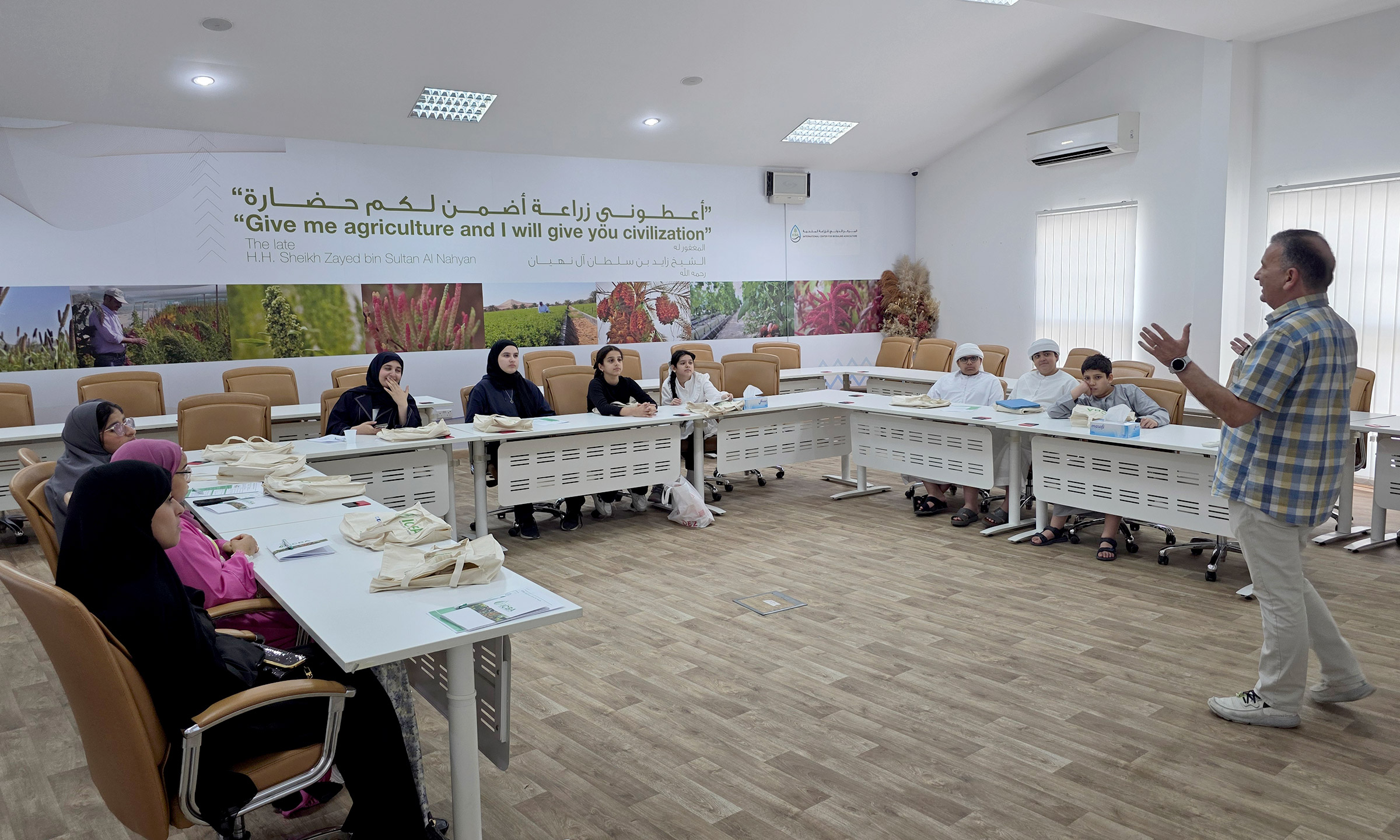 Led by Mr Ghazi Al Jabri, Capacity Development Specialist, the morning began with a registration session where students received their programme materials, followed by an orientation on ICBA’s role as a global leader in research for arid and saline environments.