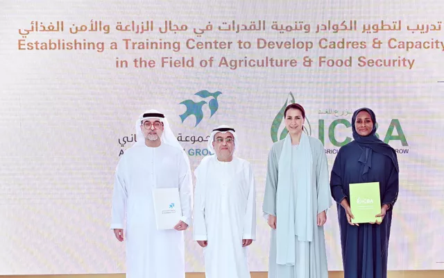 The agreement will help create a dedicated learning space for farmers, agricultural engineers, extension officers, and other specialists in agriculture and related fields. A memorandum of understanding to this effect was signed at the Ministry of Climate Change and Environment of the UAE, in the presence of H.E. Mariam bint Mohammed Almheiri, UAE Minister of Climate Change and Environment, by Dr. Tarifa Alzaabi, Director General of ICBA, and H.E. Hassan Abdullah Al Rostamani, Vice-Chairman of the Al Rostama