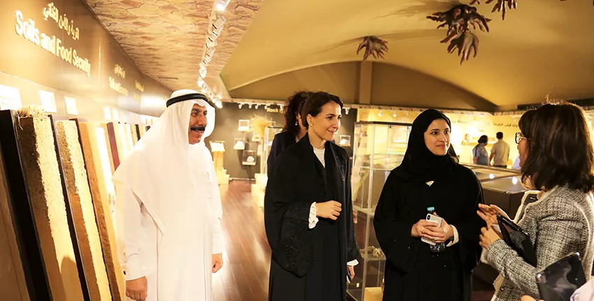 كما زارتا متحف الإمارات للتربة الذي يعتبر أحد المرافق الهامة والمميزة بالمركز.