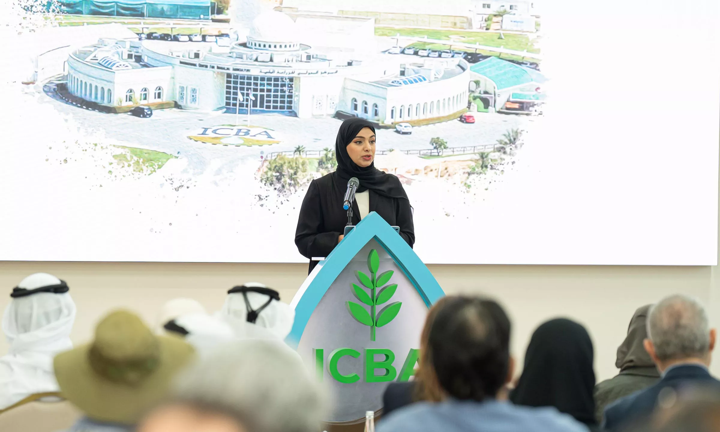 وقالت معالي الدكتورة آمنة بنت عبد الله الضحاك، وزيرة التغير المناخي والبيئة: "يمثل افتتاح مرافق "إكبا" الجديدة للبحث والتدريب خطوة مهمة وفارقة في تعزيز الابتكار الزراعي في دولة الإمارات. لقد كان لمركز "إكبا" دوراً محورياً في دعم "الاستراتيجية الوطنية للأمن الغذائي 2051"، وريادة الابتكار العلمي لتمكين المحاصيل من الازدهار في البيئات الملحية والجافة الصعبة. إن مسيرتنا الطموحة لتعزيز الإنتاج الغذائي المحلي ترتكز بشكل أساسي على البحث والعلوم.