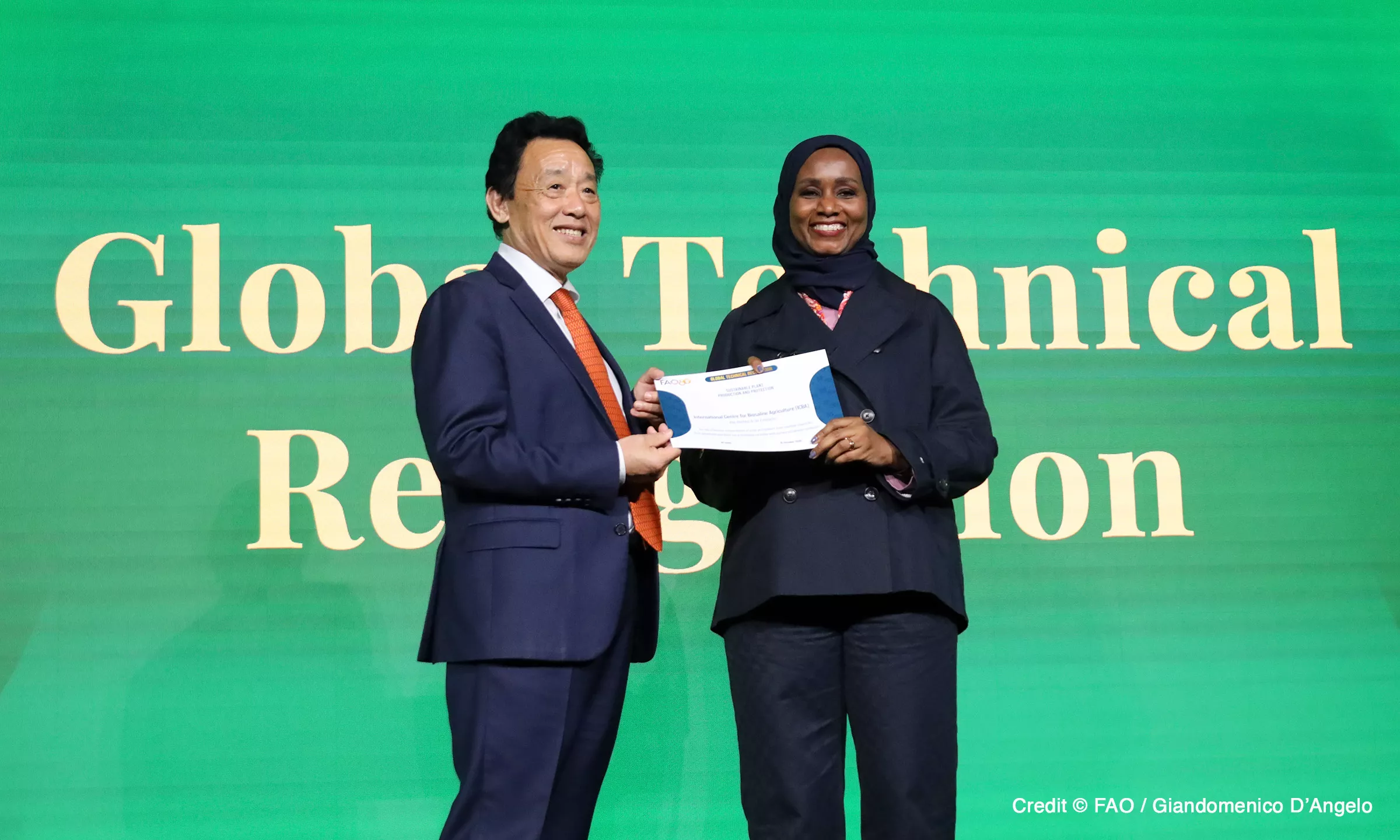 المركز الدولي للزراعة الملحية (إكبا) ينال التكريم الفني العالمي من منظمة الأغذية والزراعة للأمم المتحدة (الفاو) تقديرًا لريادته في مجال الإنتاج النباتي والحماية المستدامة