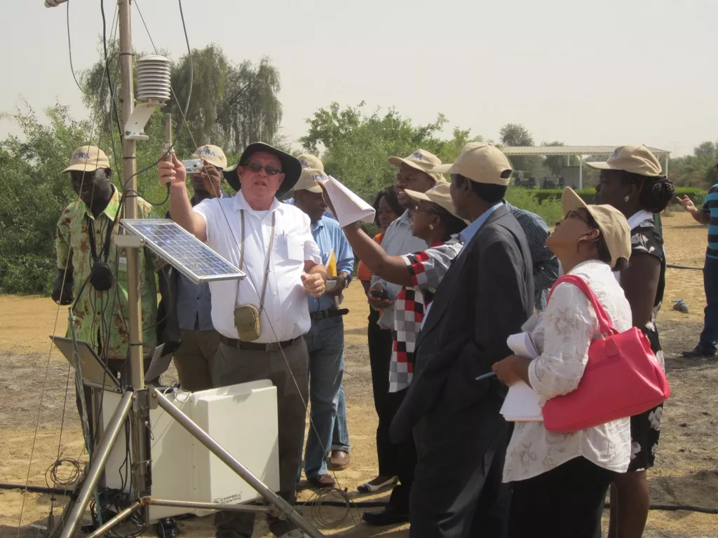 تحسين تقانات الري على النطاق الصغير وإدارتها في المناطق المالحة من أفريقيا 